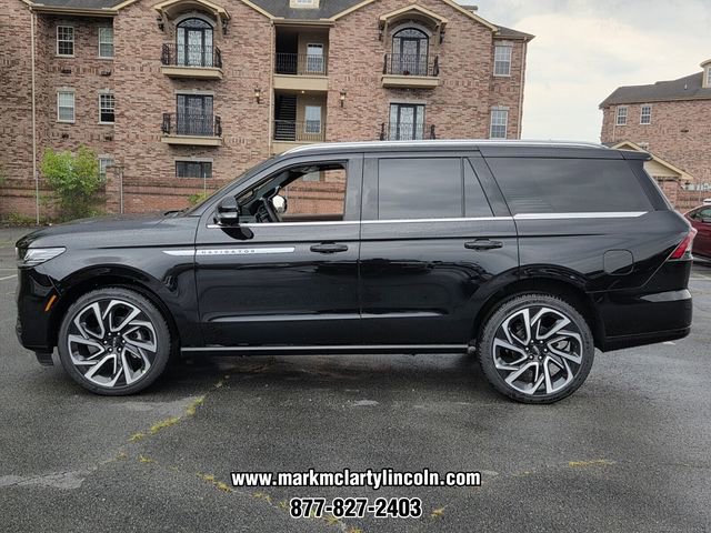 New 2026 Lincoln Navigator Reserve AWD/4WD image 2