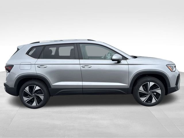 New 2026 Volkswagen Taos SE image 6