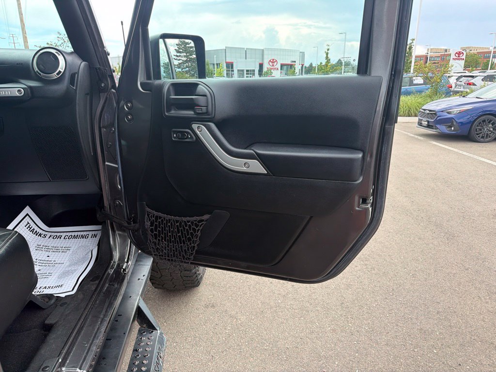 Used 2016 Jeep Wrangler Unlimited Sahara w/ Connectivity Group AWD/4WD image 10