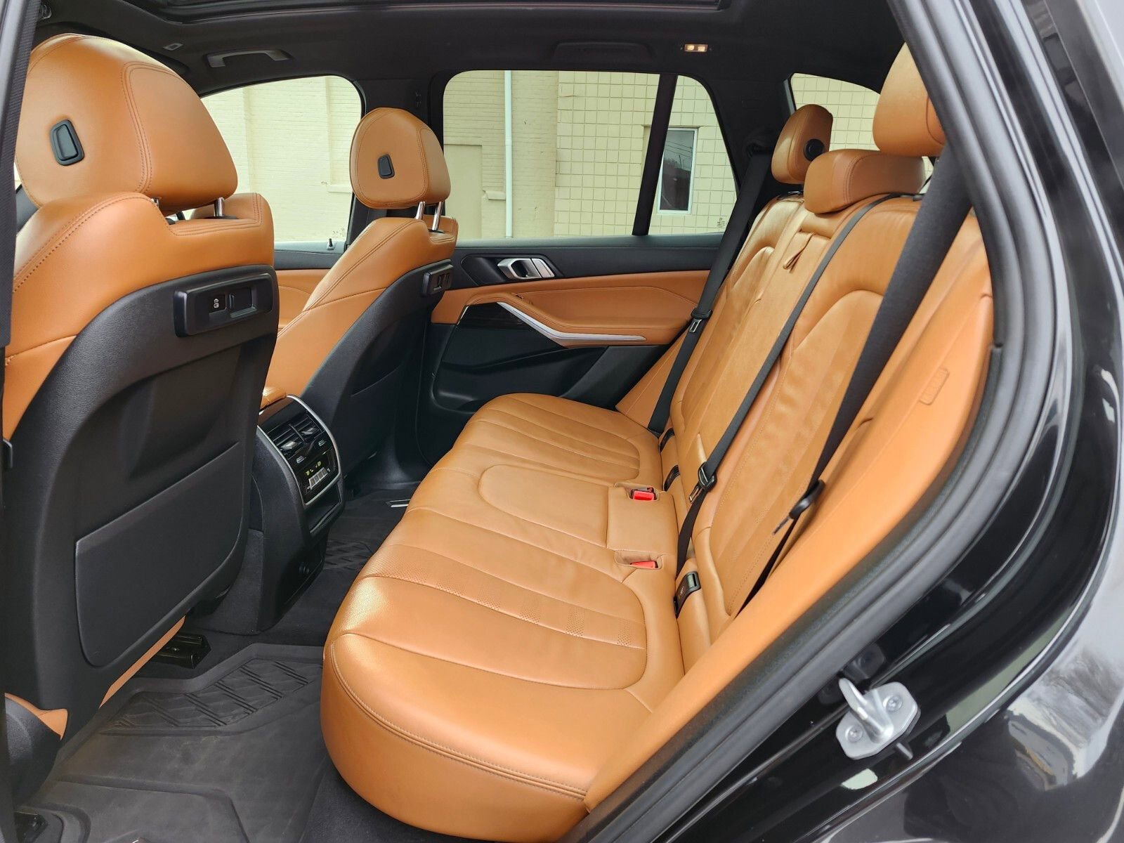 Used 2021 BMW X5 xDrive40i w/ M Sport Package image 16