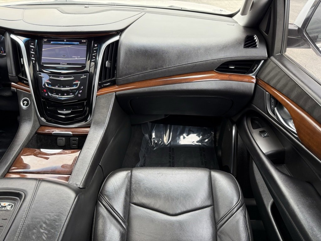 Used 2017 Cadillac Escalade Luxury image 27