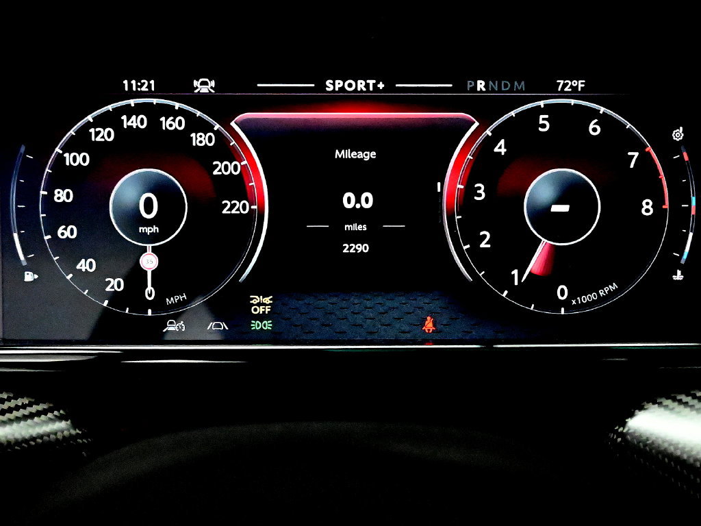 Used 2025 Aston Martin Vanquish RWD image 34