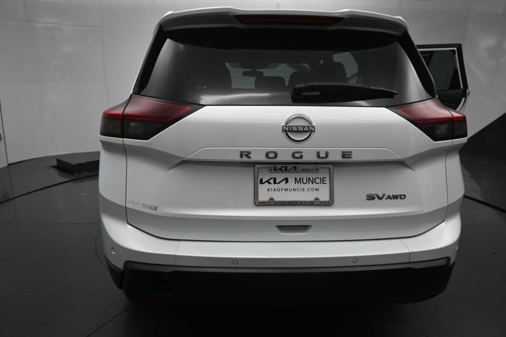 Used 2024 Nissan Rogue SV AWD/4WD image 9