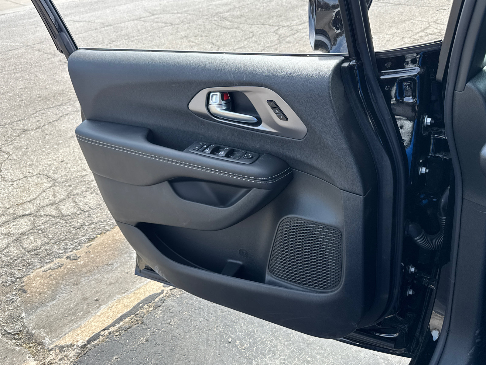 New 2026 Chrysler Pacifica Select FWD image 16