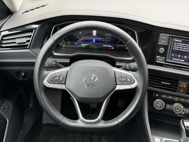 Certified 2023 Volkswagen Jetta SE w/ Panoramic Sunroof Package FWD image 15