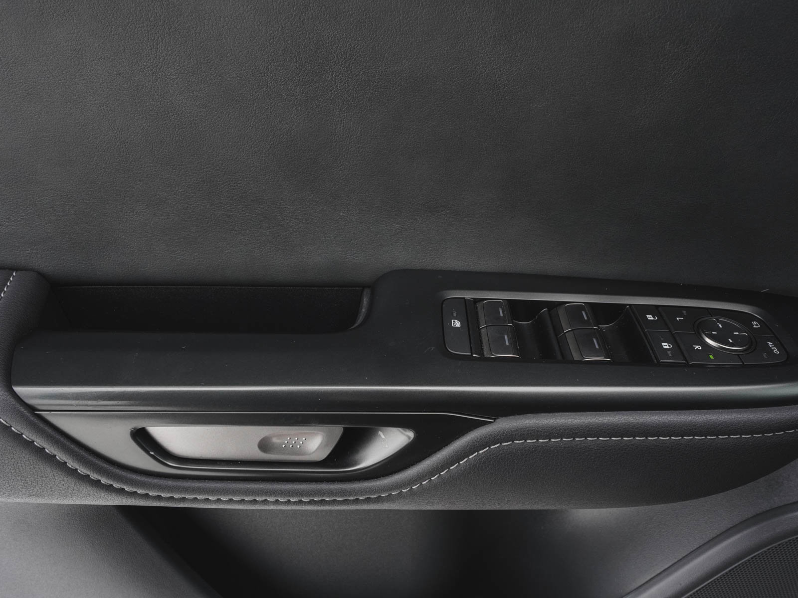 Used 2023 Lexus RZ 450e Premium w/ Technology Package image 9