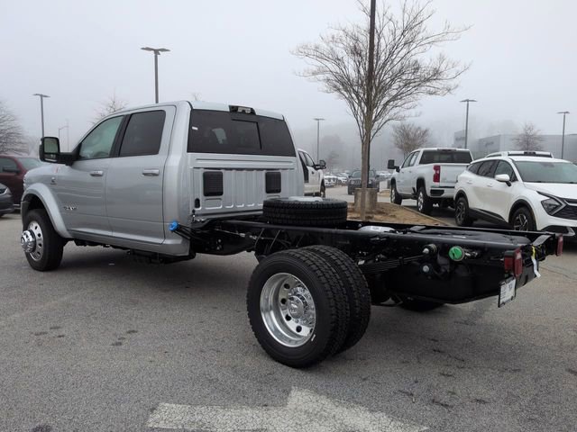 New 2026 RAM 4500 4x4 Crew Cab DRW w/ Laramie Trim Package image 6
