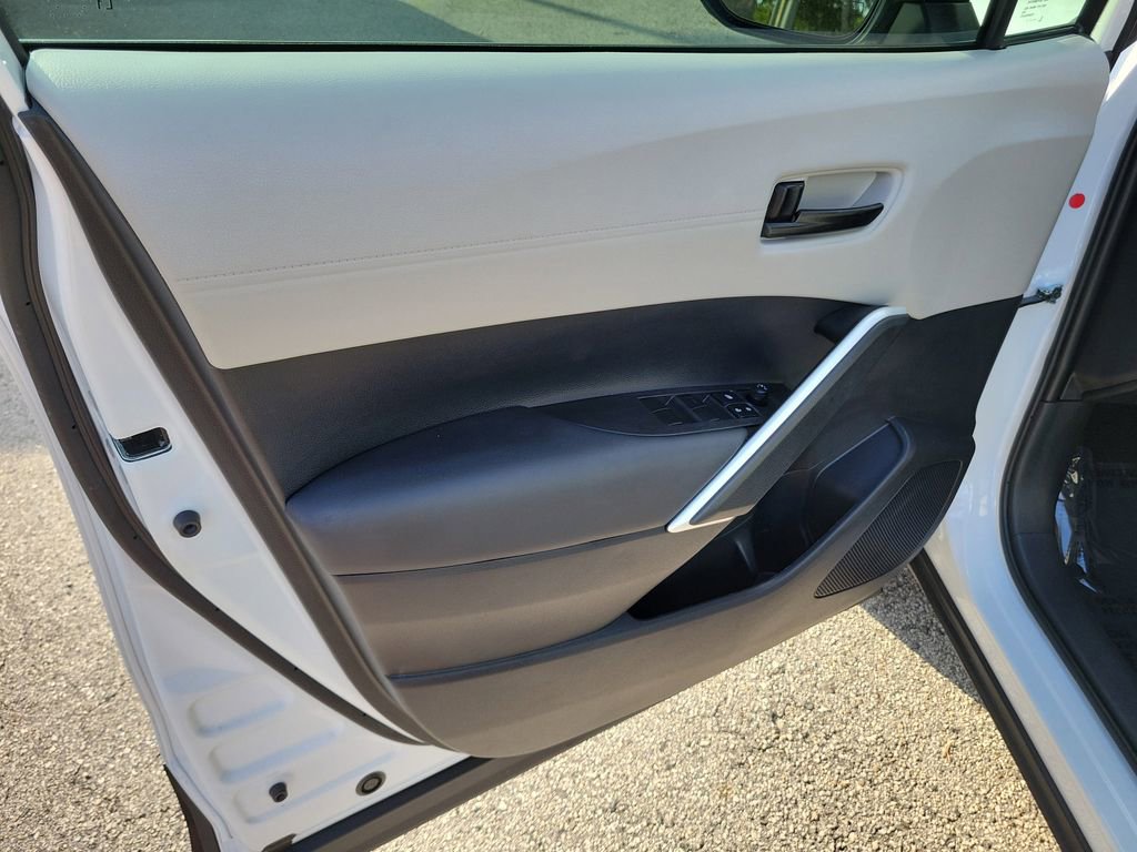 Used 2025 Toyota Corolla Cross L FWD image 17