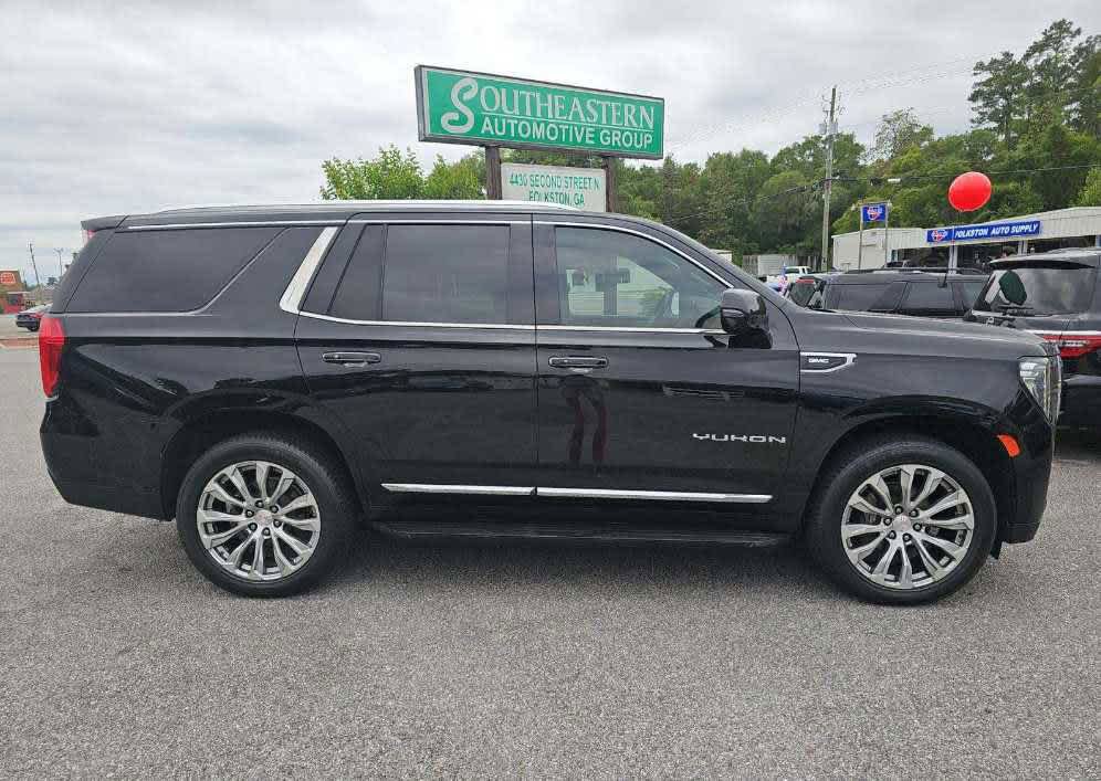 Used 2022 GMC Yukon SLT w/ SLT Premium Package AWD/4WD image 4