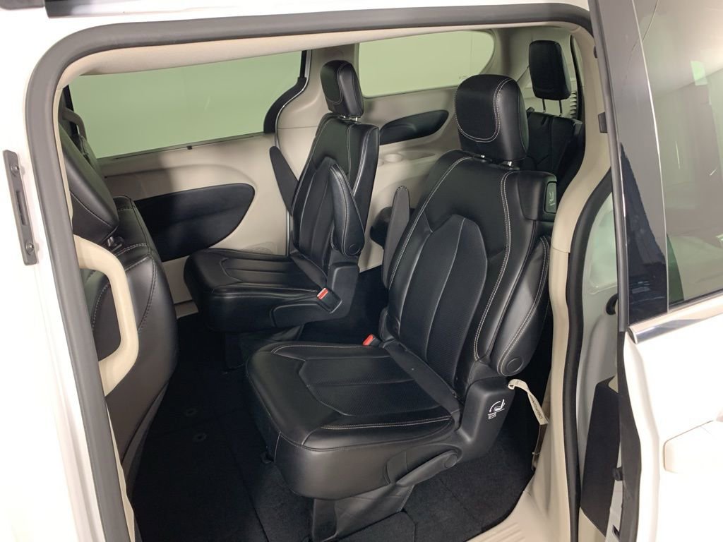 Used 2023 Chrysler Pacifica Touring-L FWD image 30