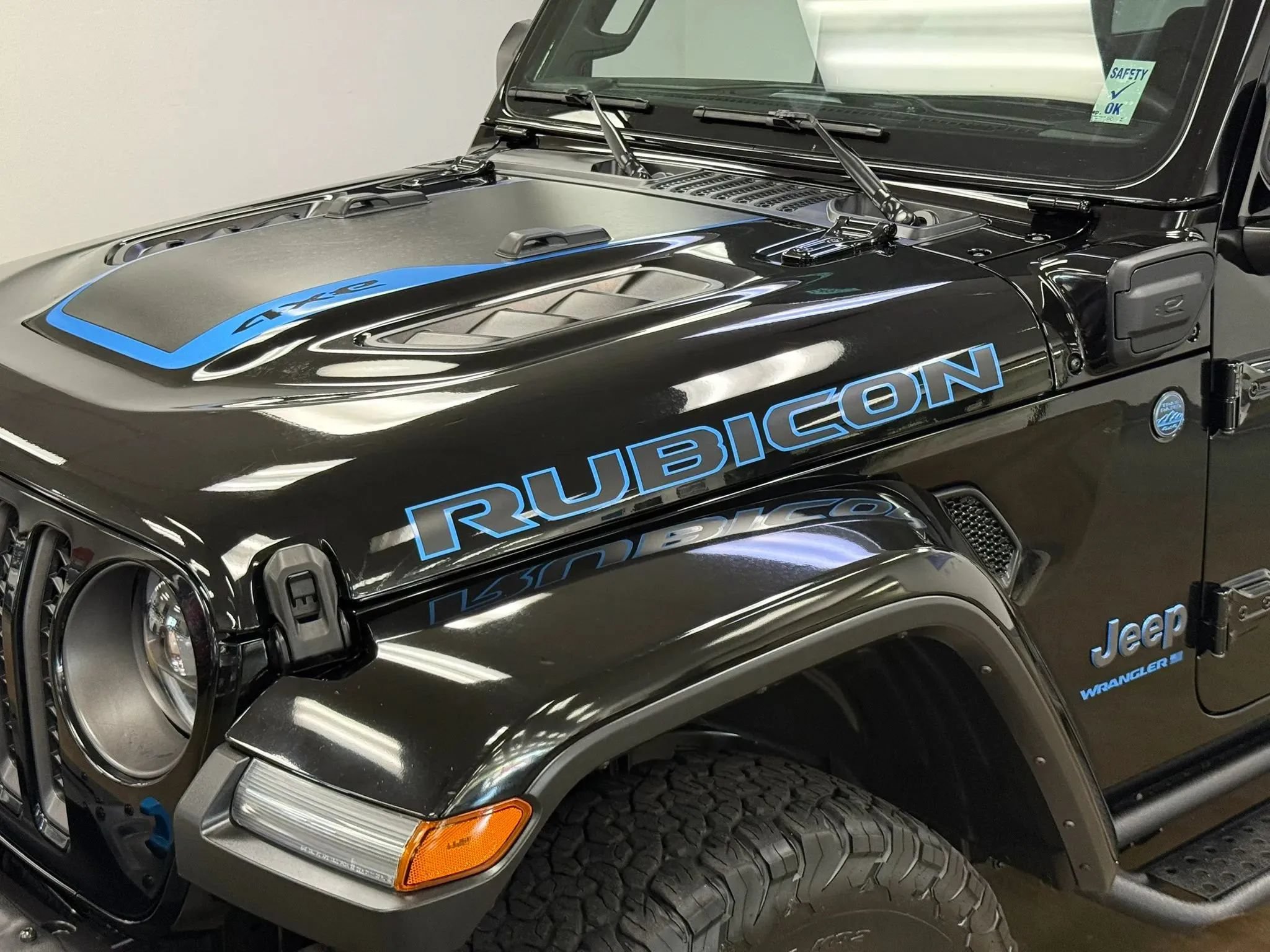 Used 2024 Jeep Wrangler Unlimited Rubicon 4xe AWD/4WD image 5
