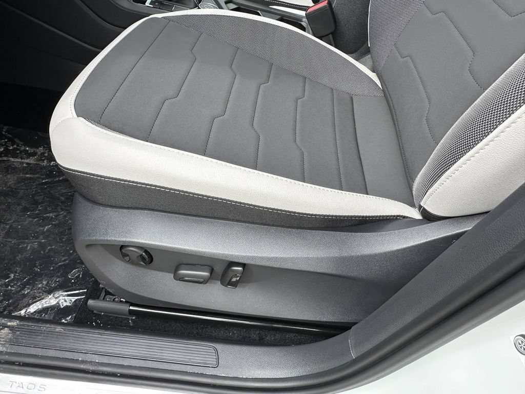 New 2025 Volkswagen Taos SE AWD/4WD image 14