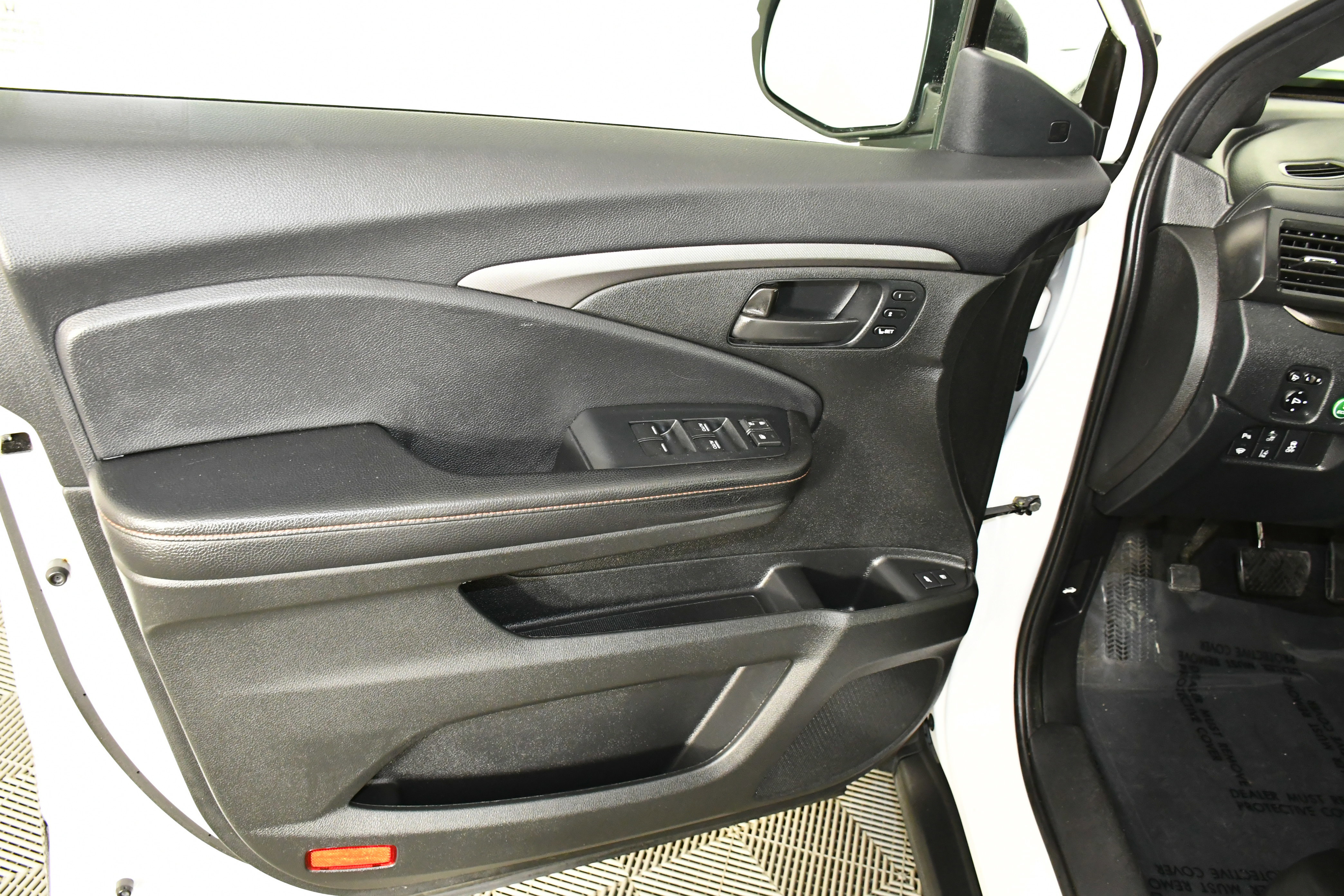 Certified 2023 Honda Passport TrailSport image 38