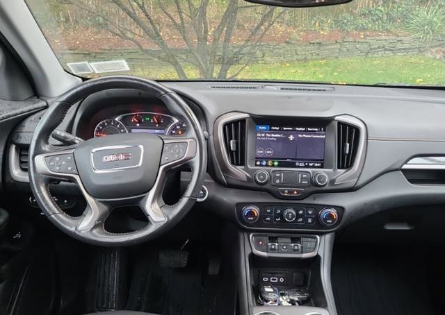 Used 2022 GMC Terrain AT4 image 4