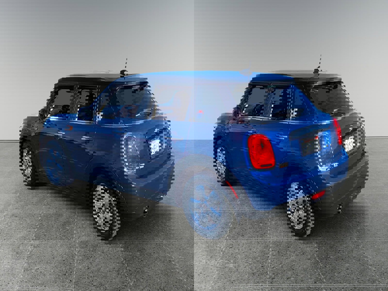 Used 2016 MINI Cooper 4-Door Hardtop image 3