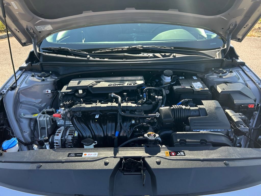 Used 2023 Hyundai Elantra Limited image 29