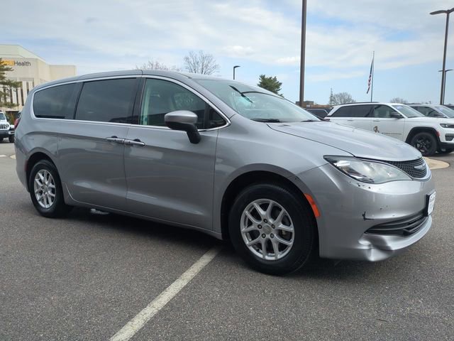 Used 2018 Chrysler Pacifica Touring w/ Security Group image 2