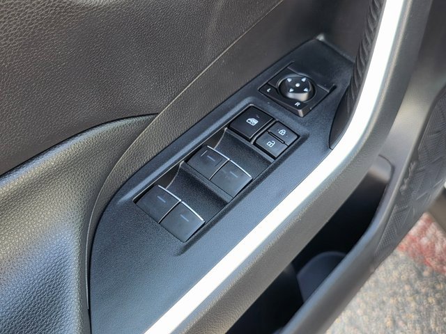 Used 2022 Toyota RAV4 XLE Premium image 20