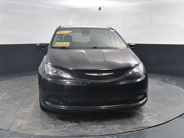 Used 2023 Chrysler Voyager LX video 2
