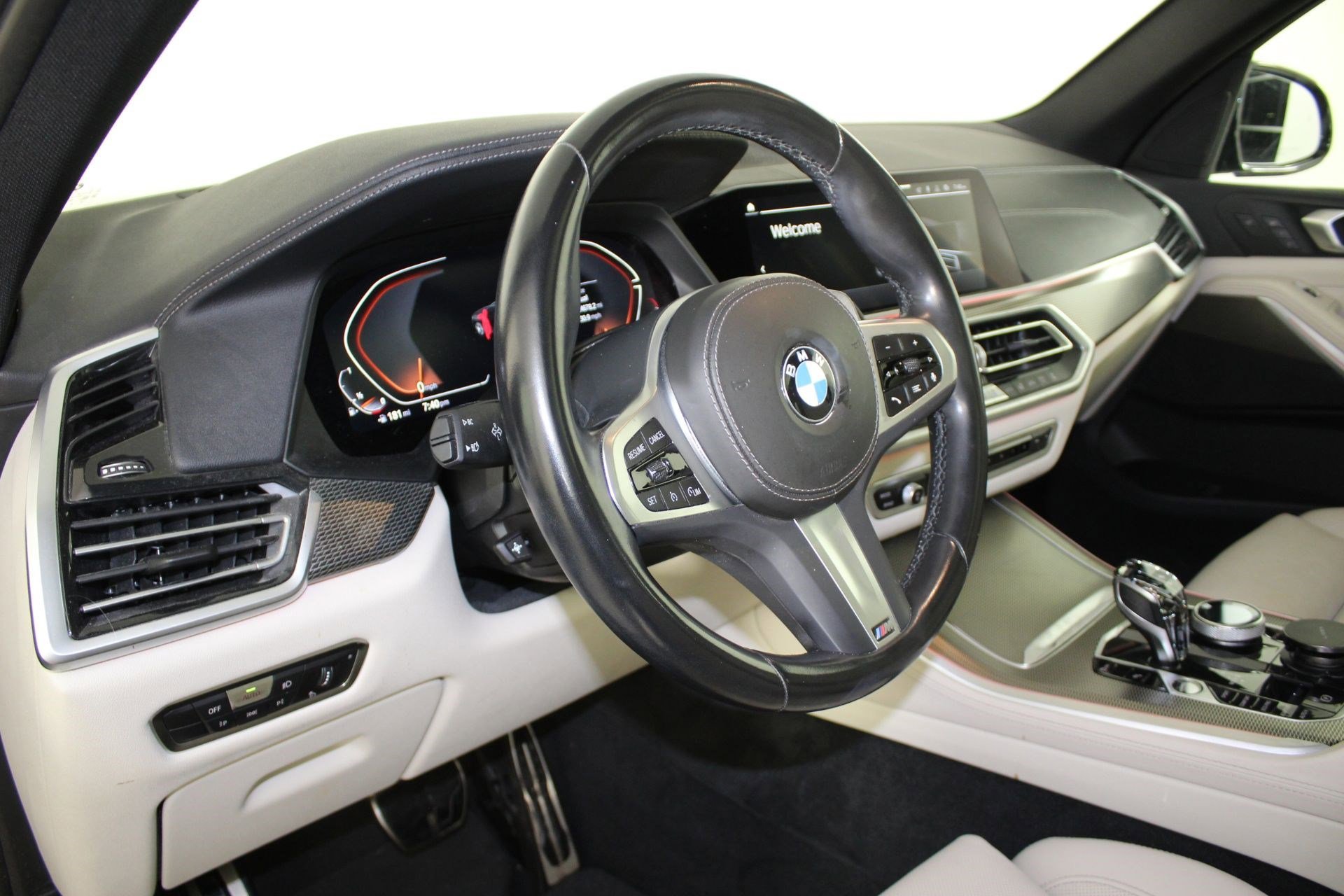 Used 2026 BMW X5 sDrive40i w/ M Sport Package RWD image 3