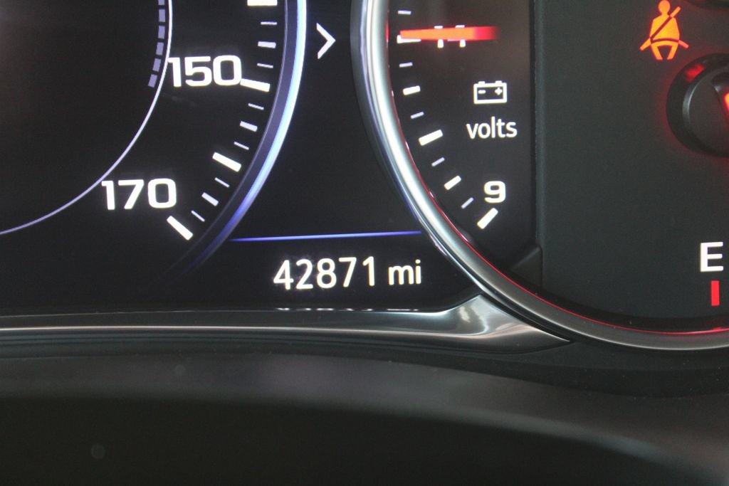 Used 2023 Chevrolet Traverse Premier FWD image 36