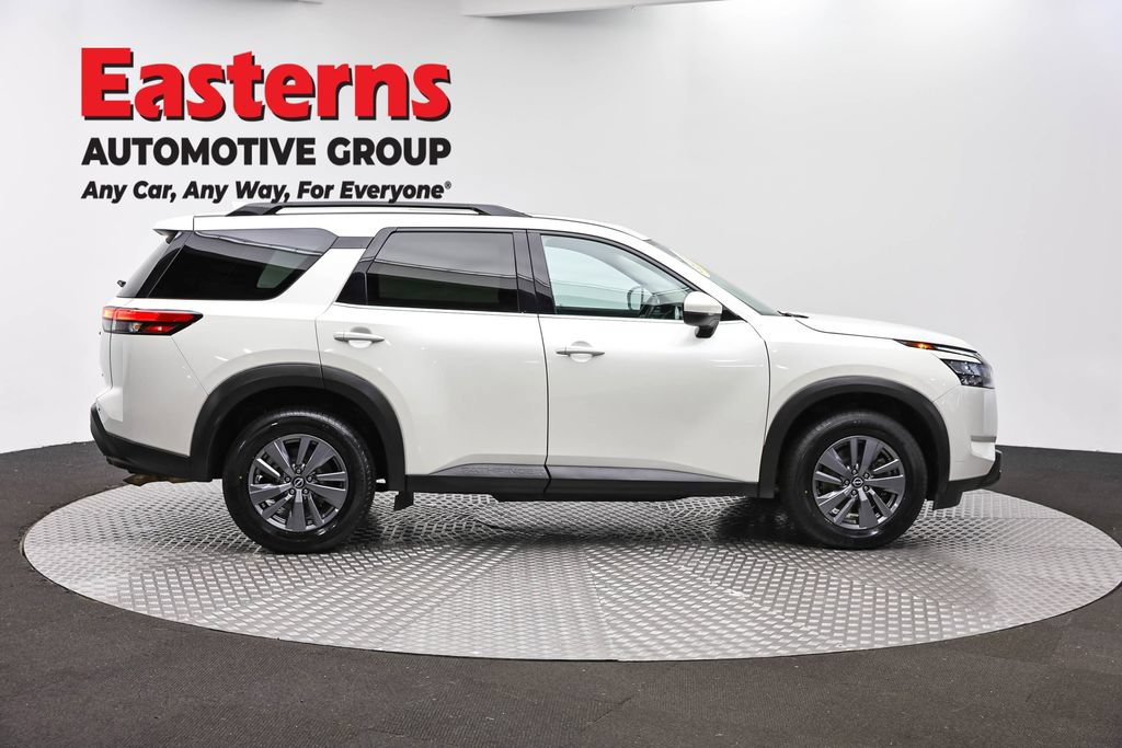 Used 2023 Nissan Pathfinder SV w/ SV Premium Package AWD/4WD image 4