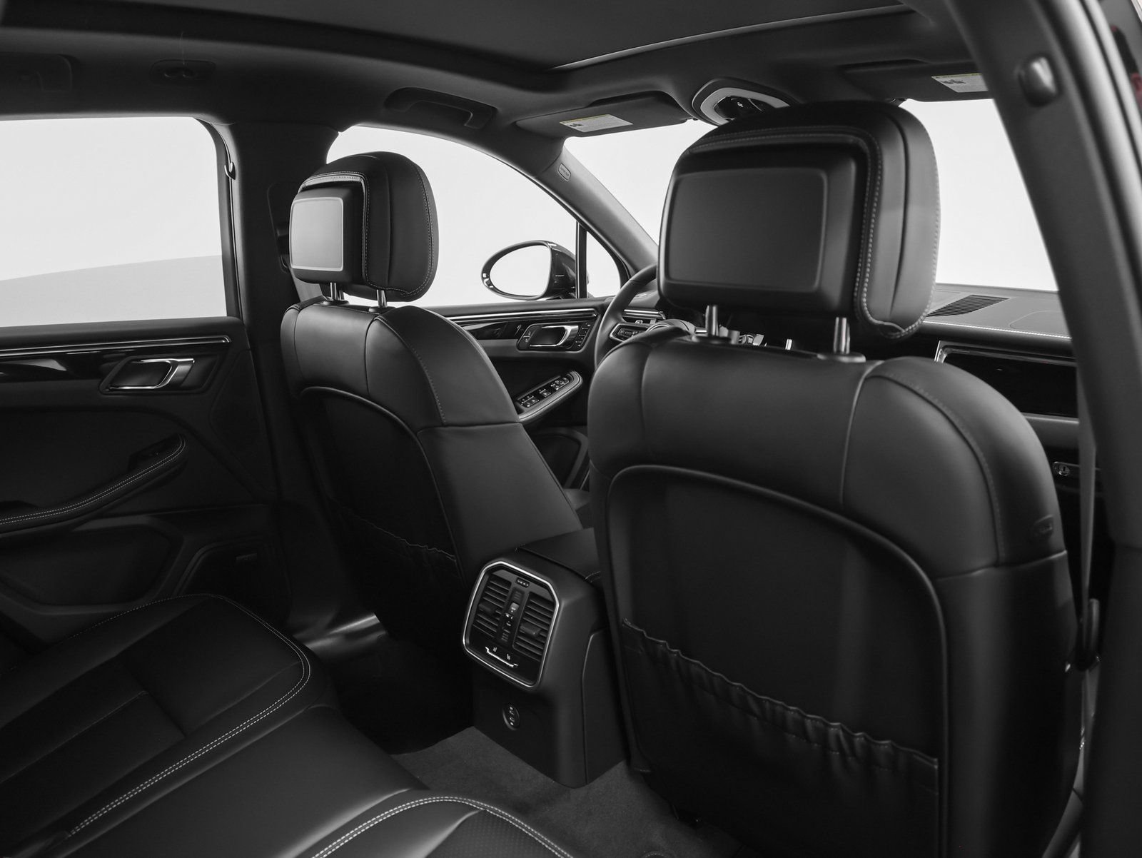 New 2026 Porsche Macan image 26