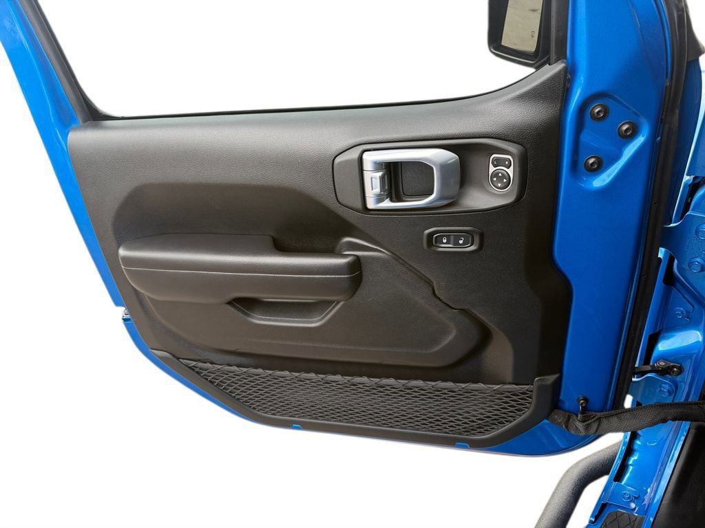 Used 2021 Jeep Gladiator Willys AWD/4WD image 17