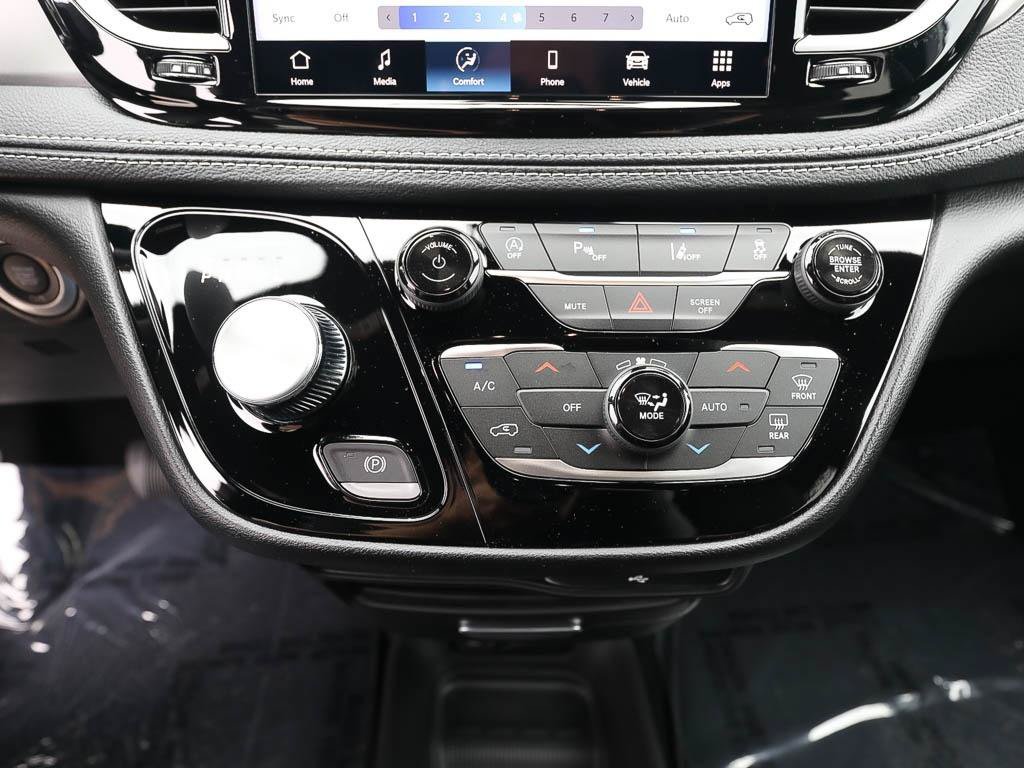 New 2027 Chrysler Pacifica Select AWD/4WD image 16
