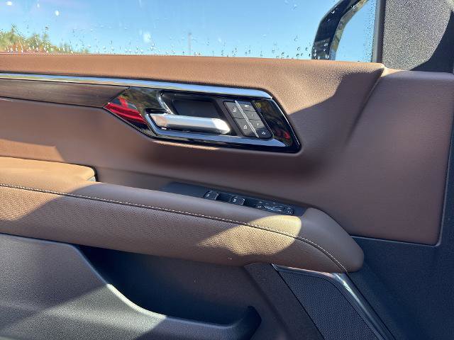 New 2025 Chevrolet Suburban High Country image 12