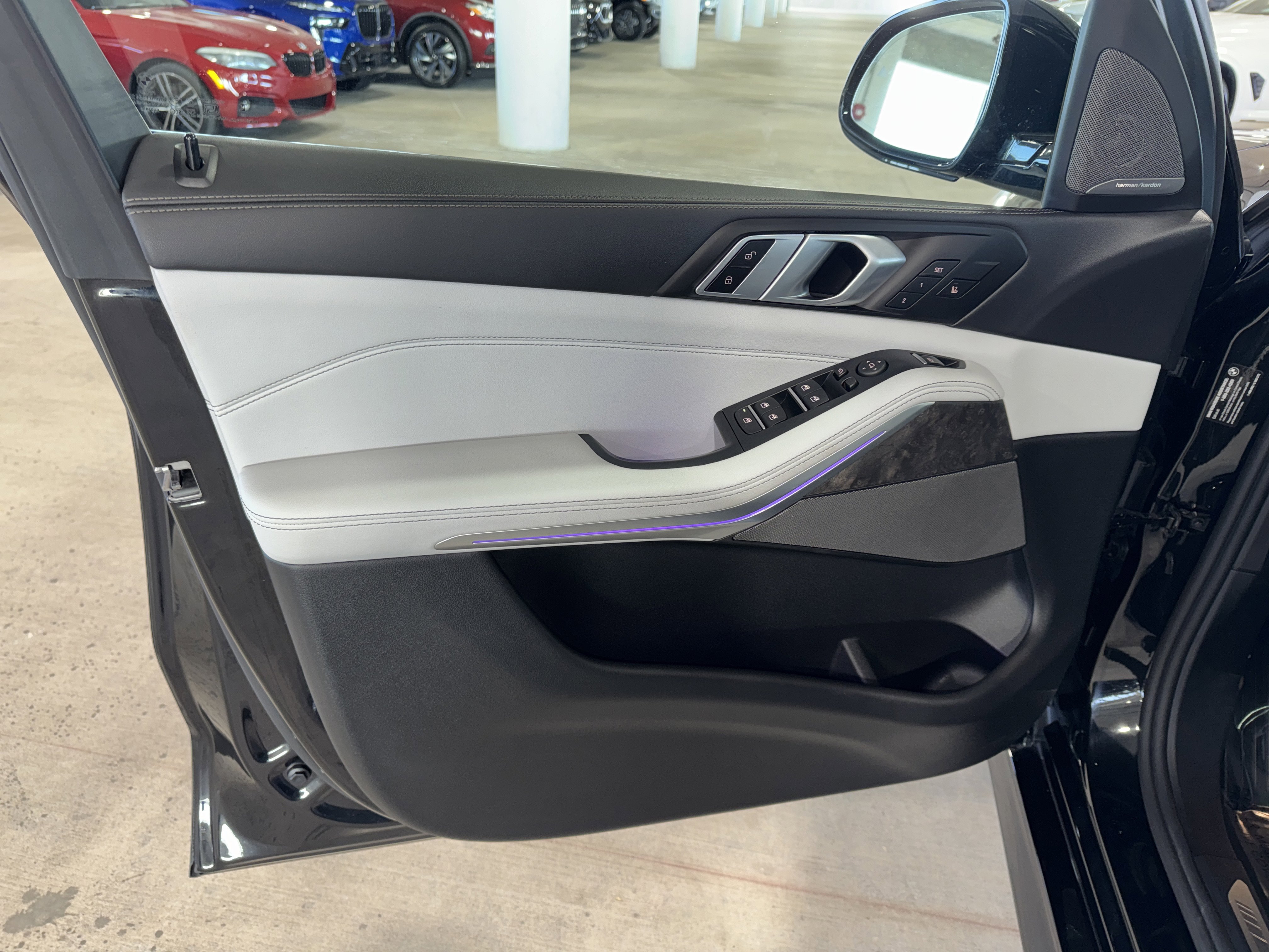 Certified 2025 BMW X5 xDrive40i w/ M Sport Package image 17