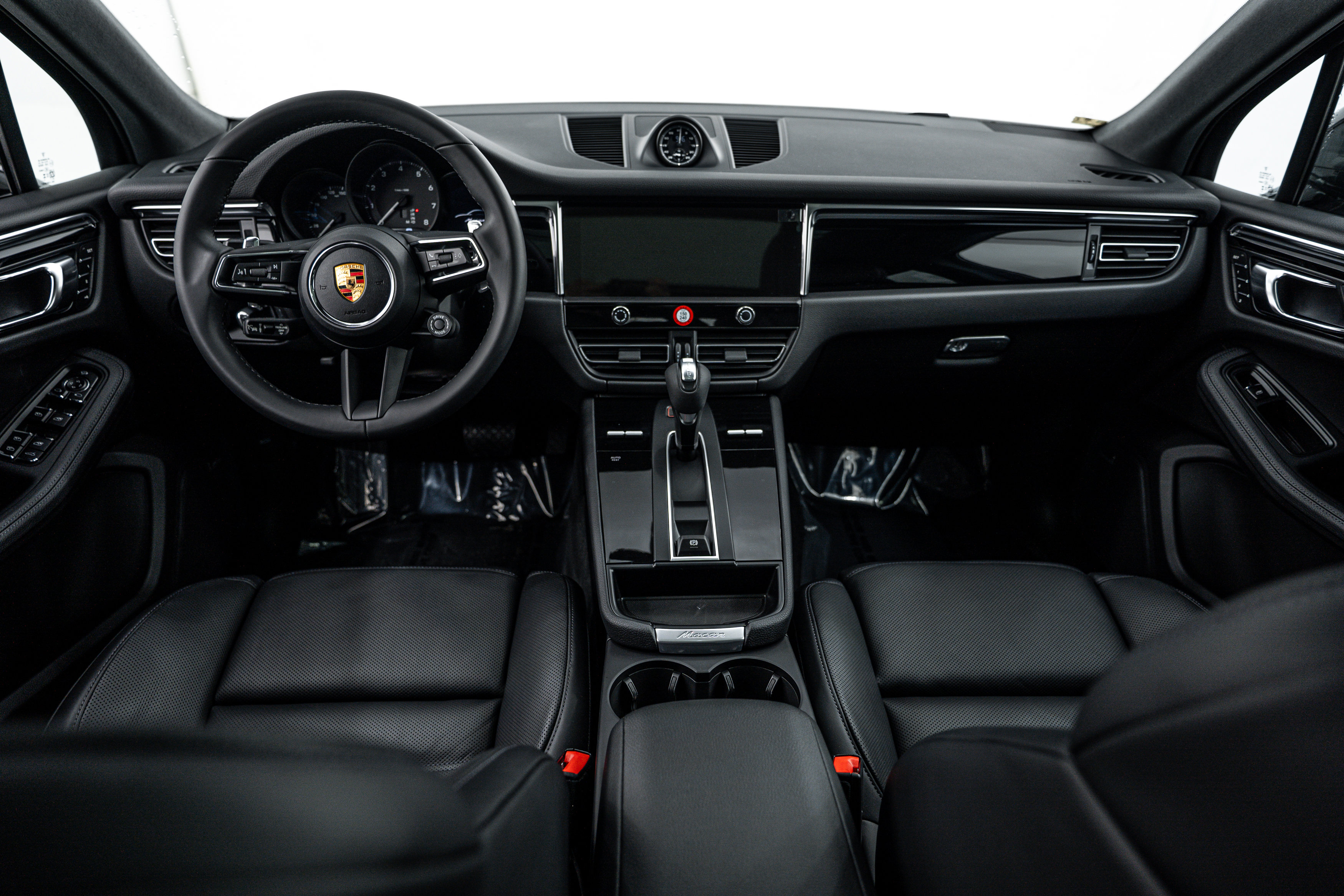 Certified 2026 Porsche Macan image 12