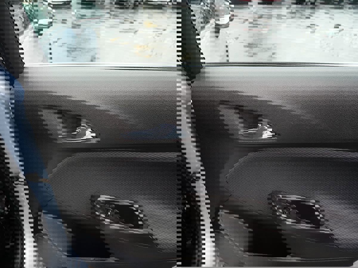 Used 2017 Chevrolet Cruze LT w/ Convenience Package image 29