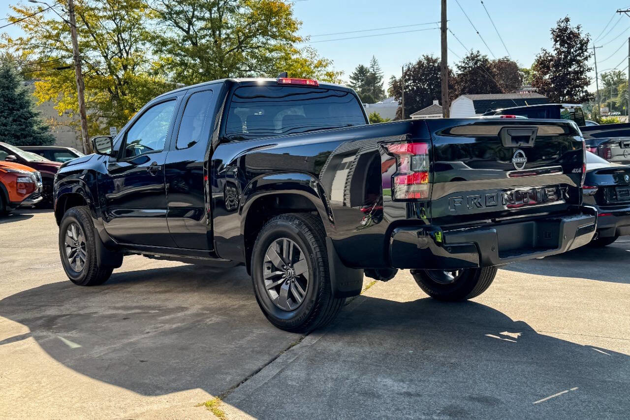 Used 2025 Nissan Frontier SV image 5