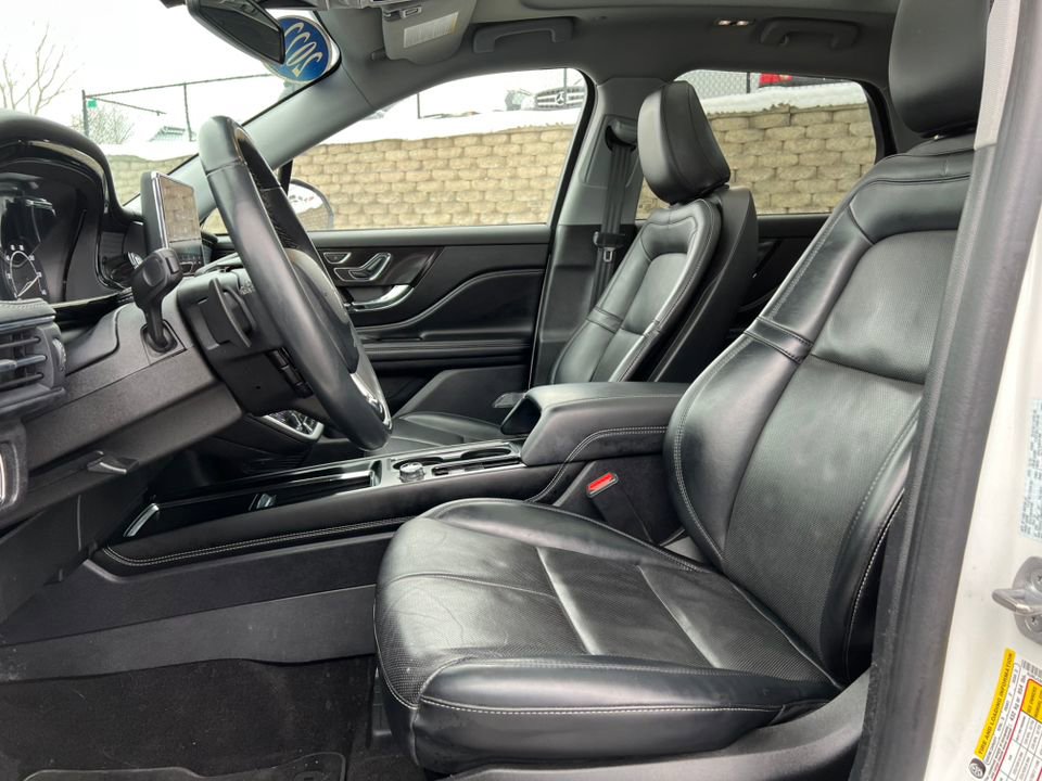 Used 2022 Lincoln Corsair AWD w/ Premium Package image 4