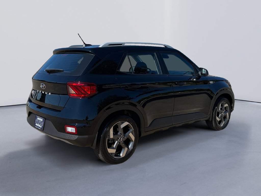 New 2026 Hyundai Venue SEL FWD image 3