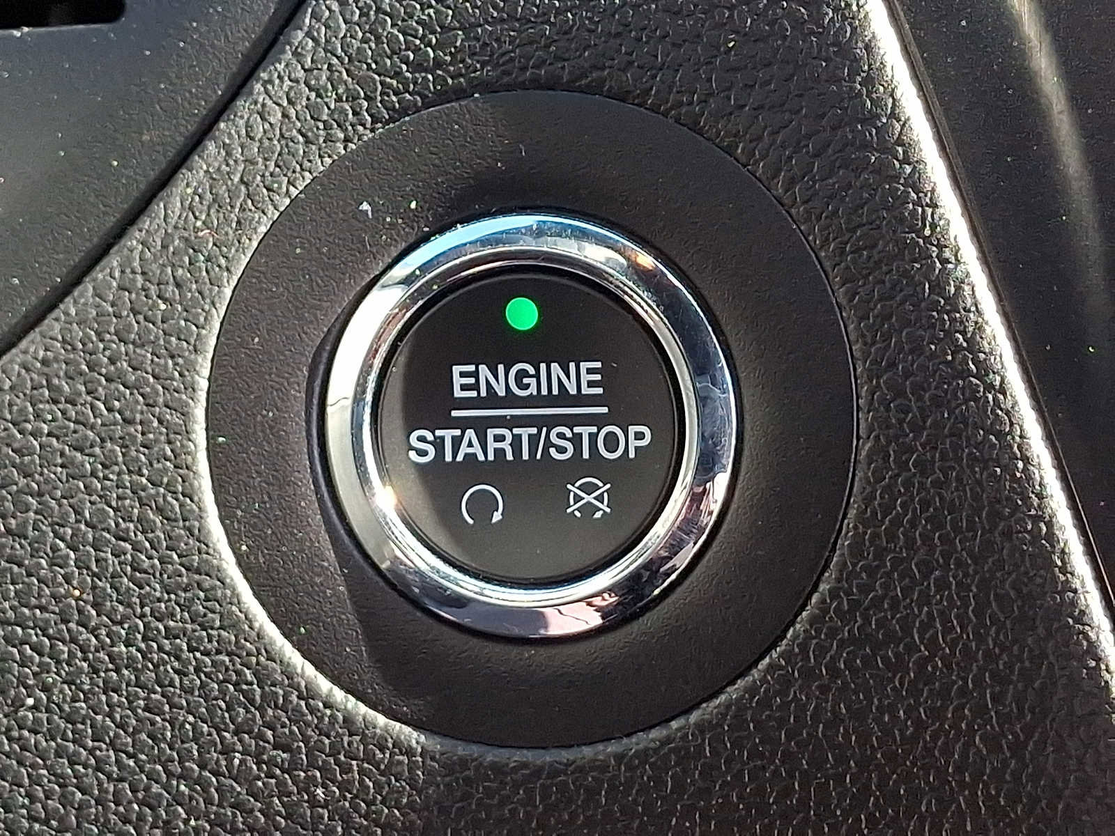 Used 2018 Ford Explorer XLT w/ Equipment Group 202A image 33