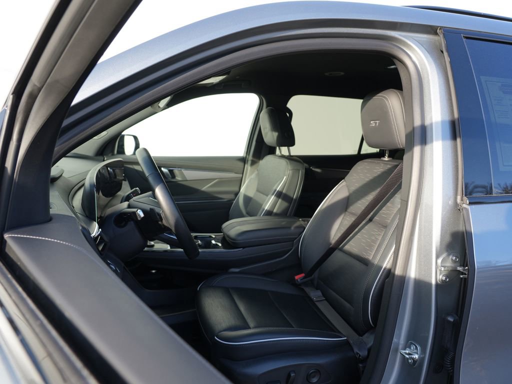 Used 2025 Buick Enclave Sport Touring image 12