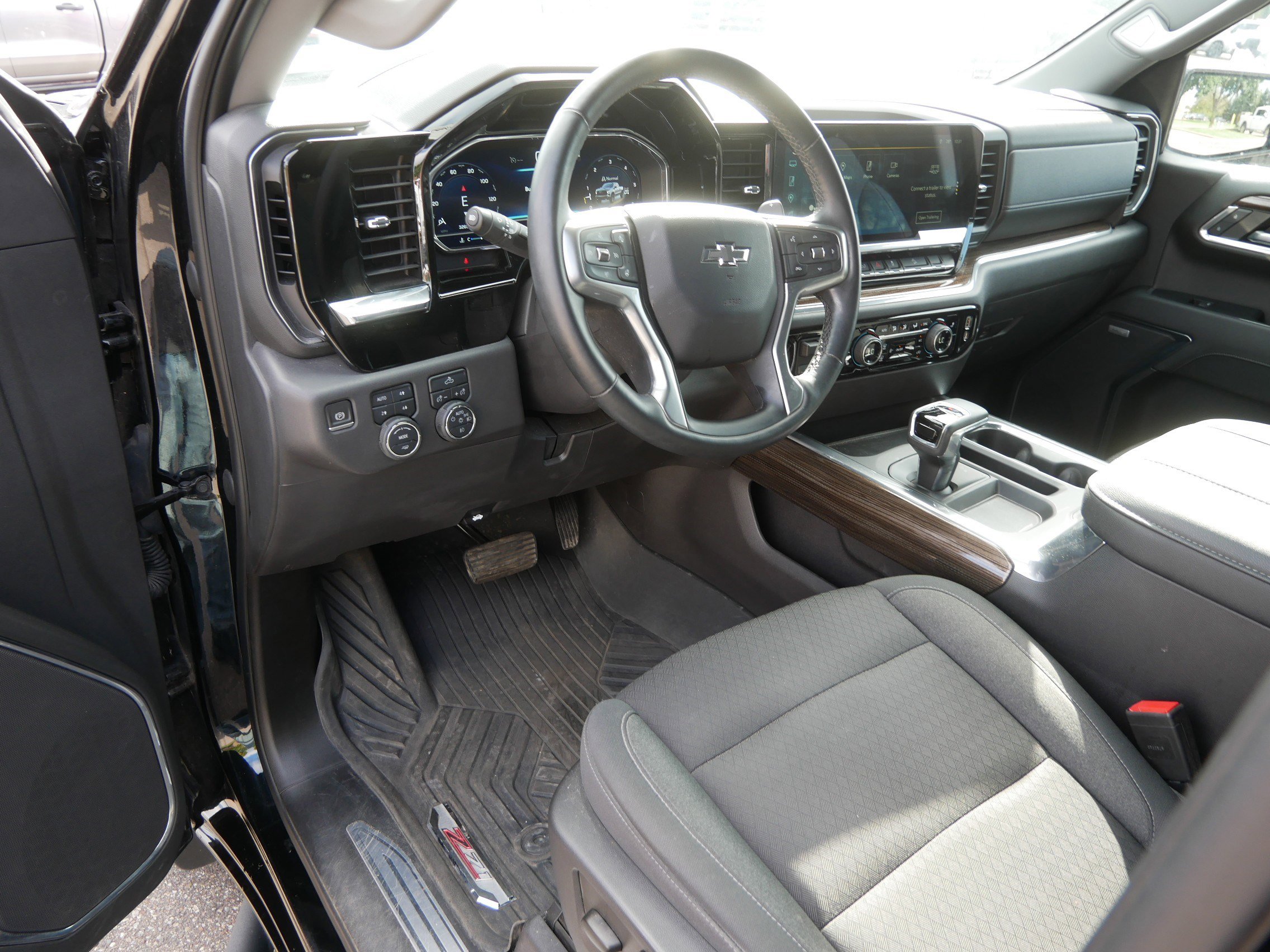 Used 2023 Chevrolet Silverado 1500 LT Trail Boss w/ Convenience Package II image 20