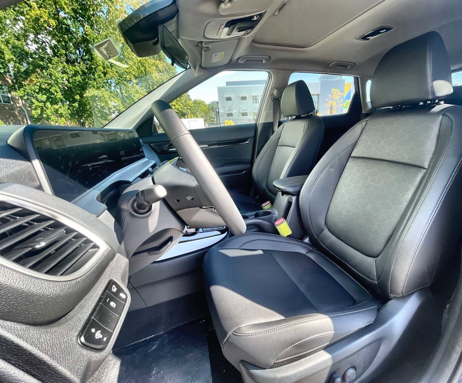 Certified 2025 Kia Seltos EX w/ EX Sunroof Package image 11