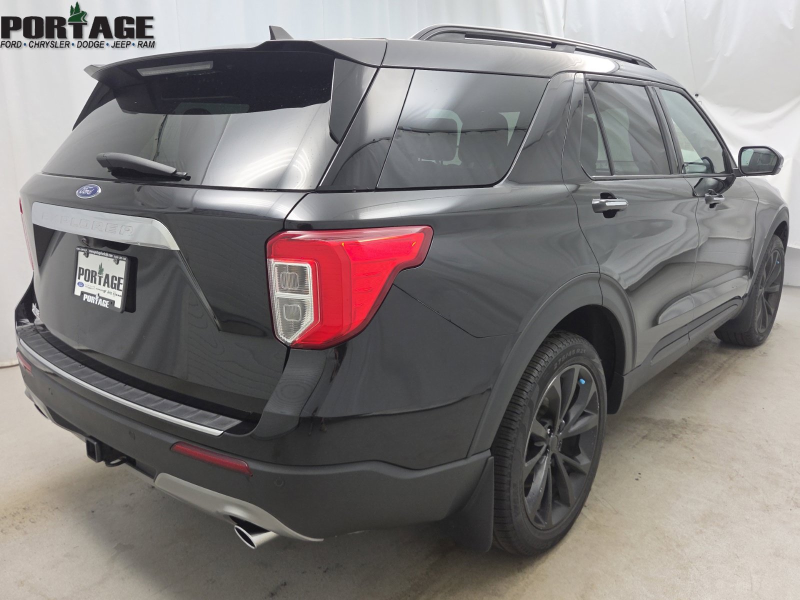 Used 2022 Ford Explorer Platinum w/ Class IV Trailer Tow Package AWD/4WD image 7