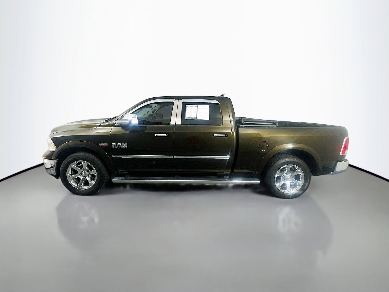 Used 2014 RAM 1500 Laramie w/ Convenience Group AWD/4WD image 4