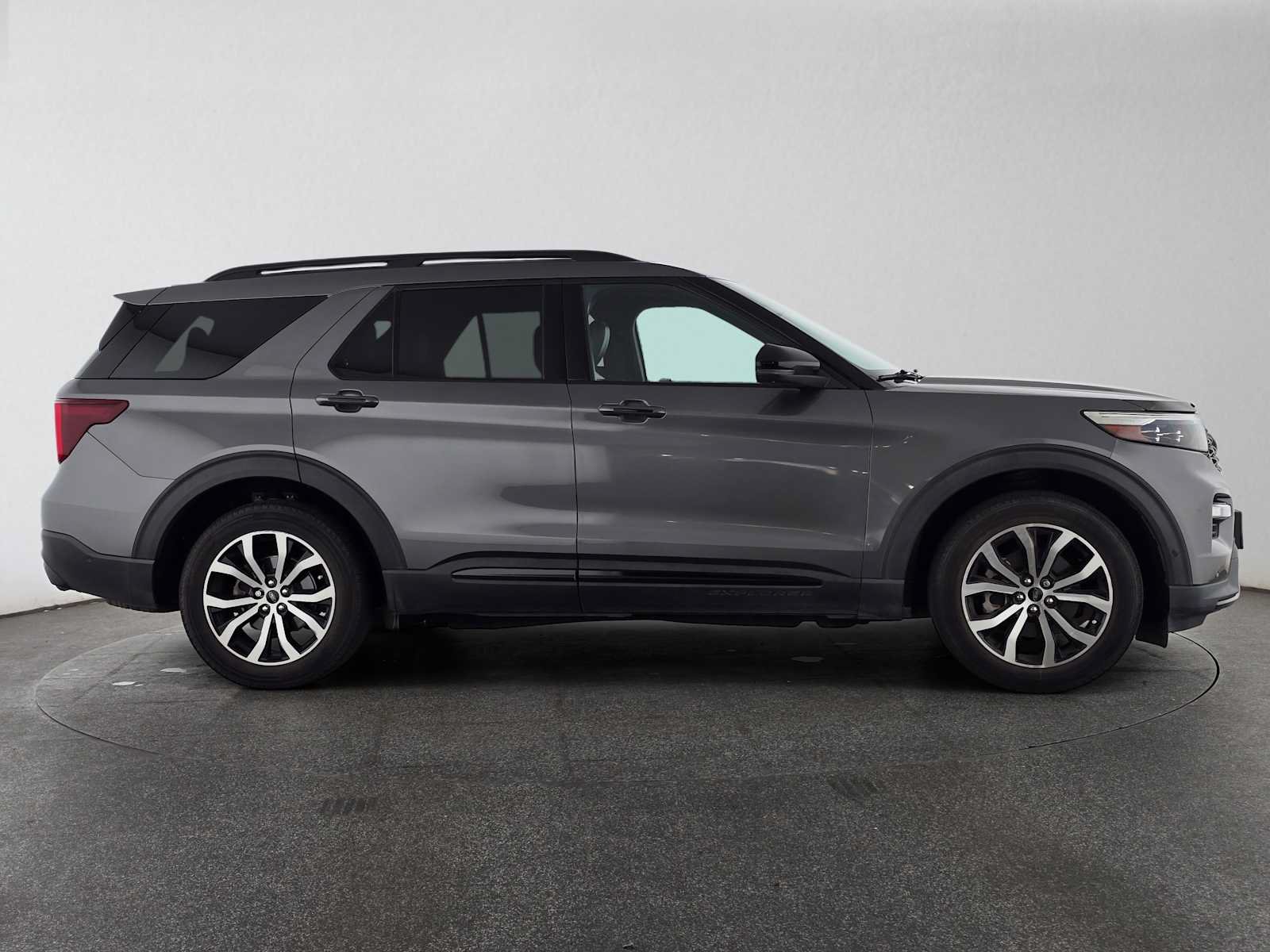 Used 2021 Ford Explorer ST w/ Equipment Group 401A AWD/4WD image 2