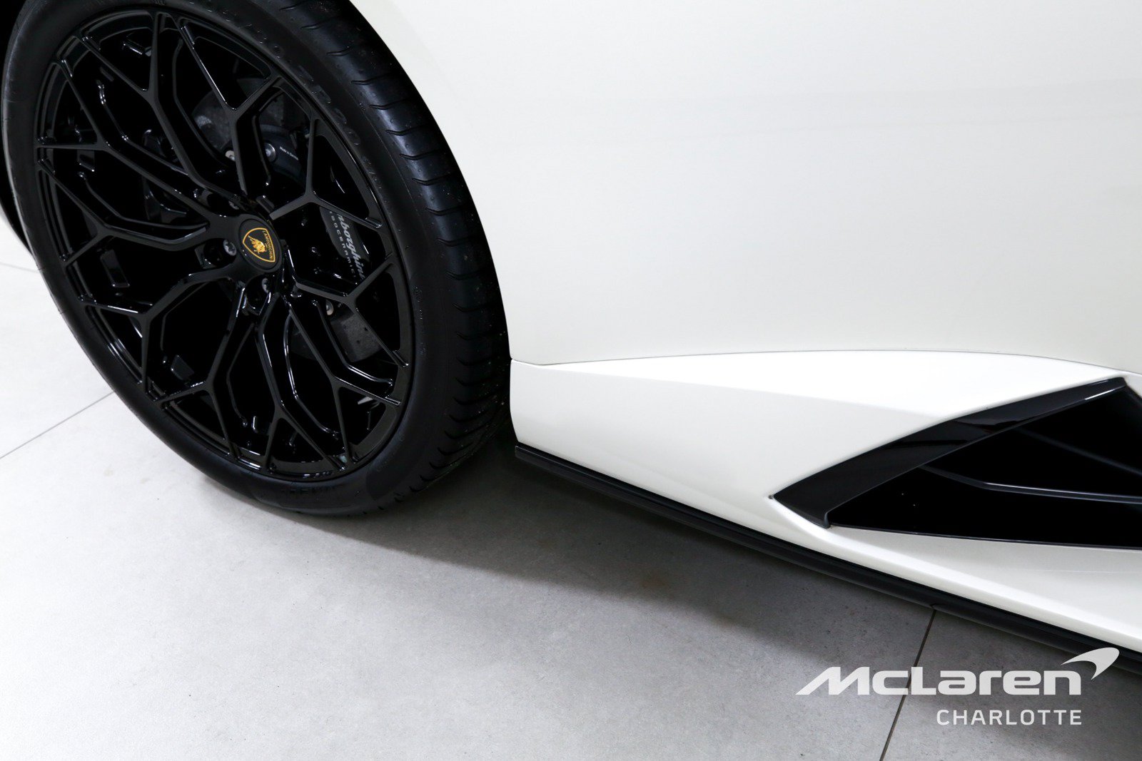 Used 2022 Lamborghini Huracan EVO AWD/4WD image 28