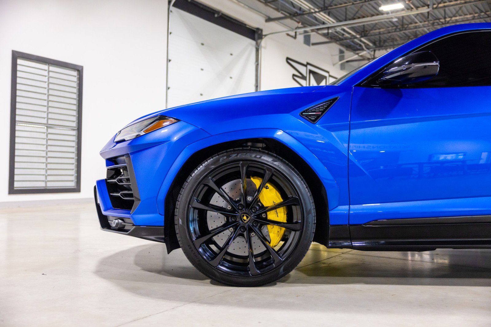 Used 2022 Lamborghini Urus AWD/4WD image 18