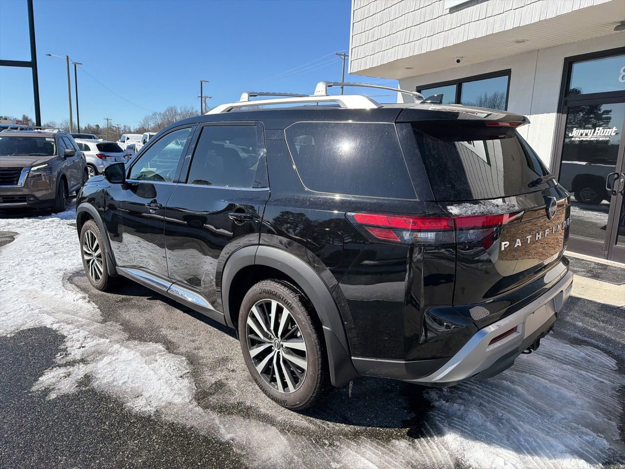 Used 2024 Nissan Pathfinder Platinum w/ Cargo Package image 6