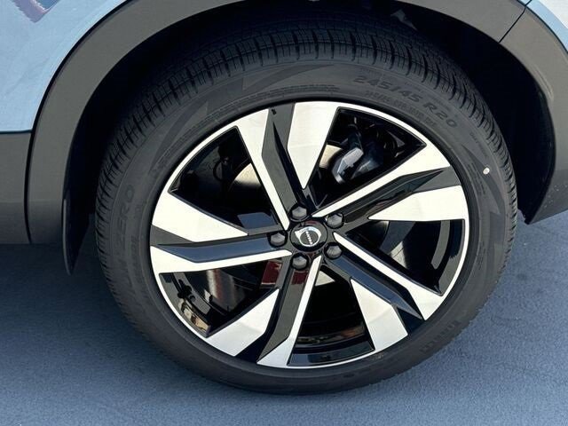 New 2024 Volvo XC40 B5 Plus w/ Protection Package Premier image 5