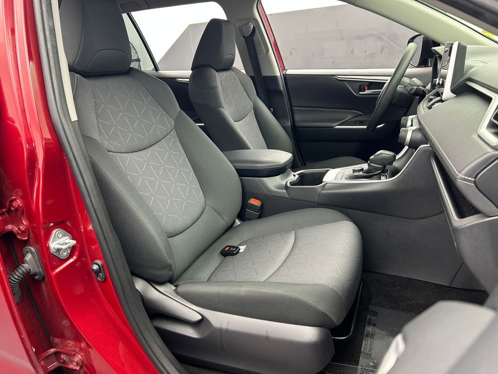 Used 2025 Toyota RAV4 XLE image 46
