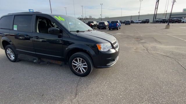 Used 2016 Dodge Grand Caravan SXT FWD image 4