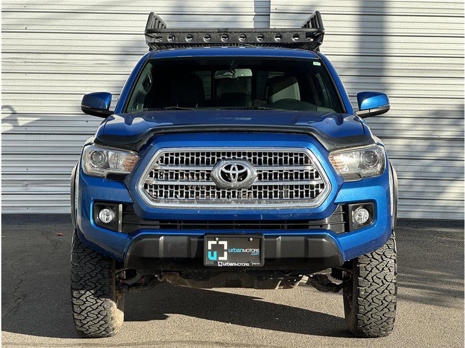 Used 2017 Toyota Tacoma TRD Off-Road image 7